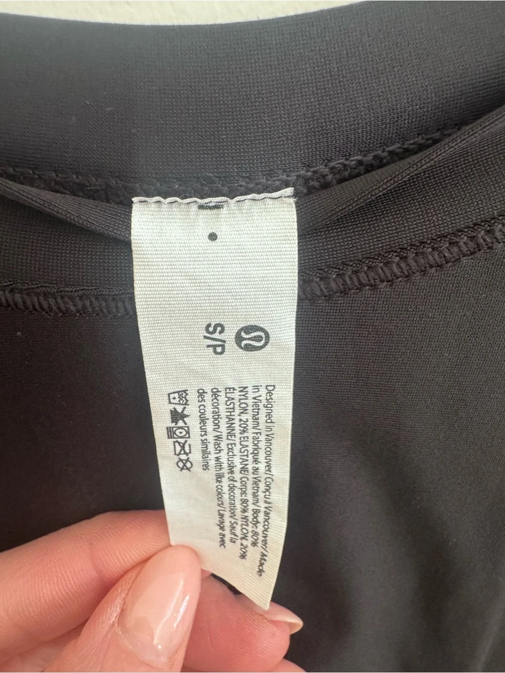 lululemon athletica Sun Shelter LS Rash Guard small black